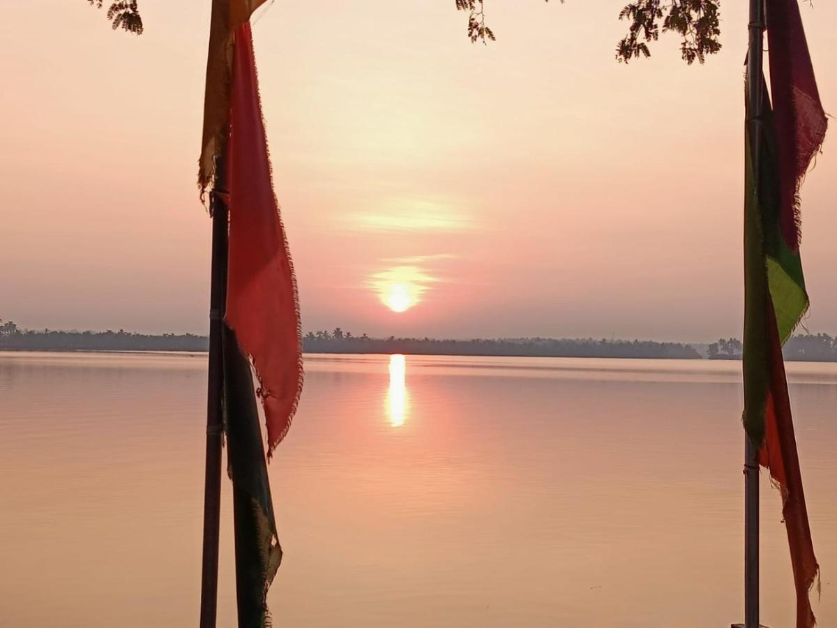 Kalamana Serene Chavakkad Luaran gambar